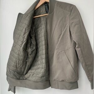 Lululemon switch over bomber
